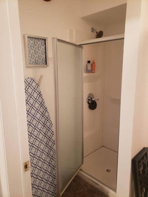 Entire 2-Bed Private Apt - Ewr/Nyc/Outlet Mall Newark Bagian luar foto